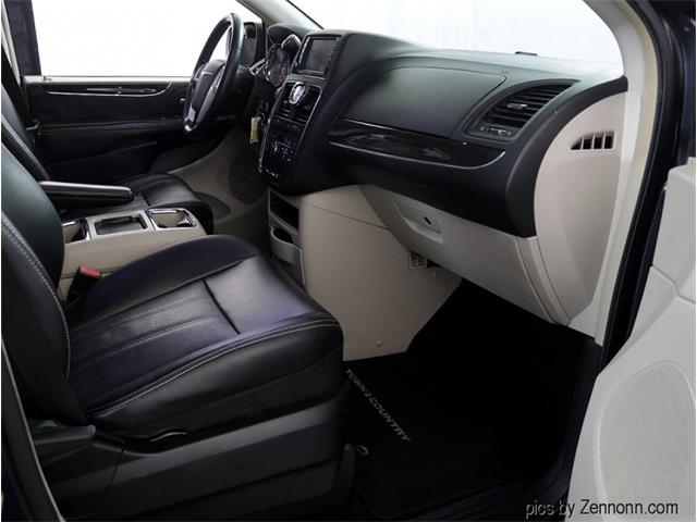 2013 Chrysler Town & Country (CC-1718818) for sale in Addison, Illinois