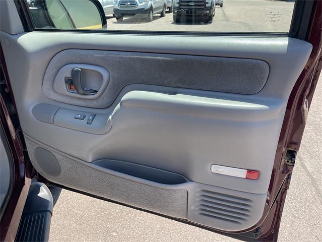 1998 Chevrolet Suburban (CC-1740407) for sale in Sioux Falls, South Dakota