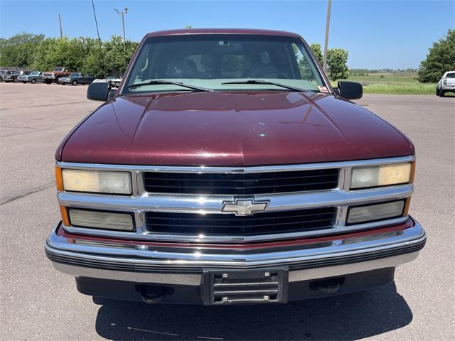 1998 Chevrolet Suburban (CC-1740407) for sale in Sioux Falls, South Dakota