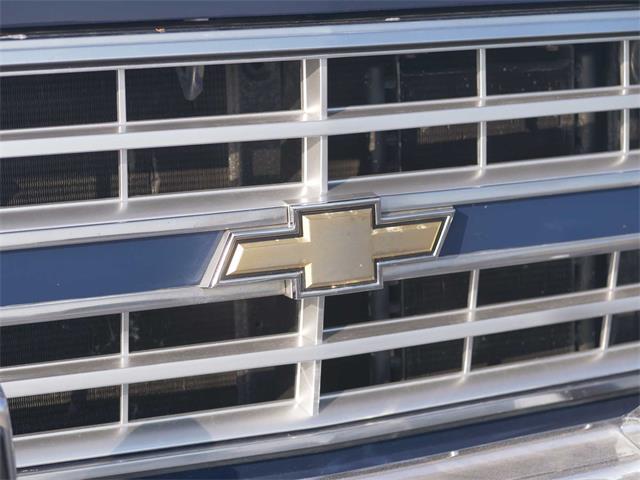 1988 Chevrolet Suburban (CC-1750331) for sale in Hyannis, Massachusetts
