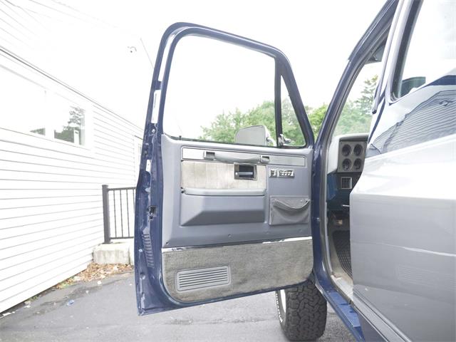 1988 Chevrolet Suburban (CC-1750331) for sale in Hyannis, Massachusetts