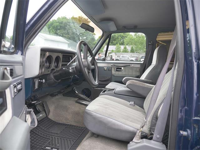 1988 Chevrolet Suburban (CC-1750331) for sale in Hyannis, Massachusetts