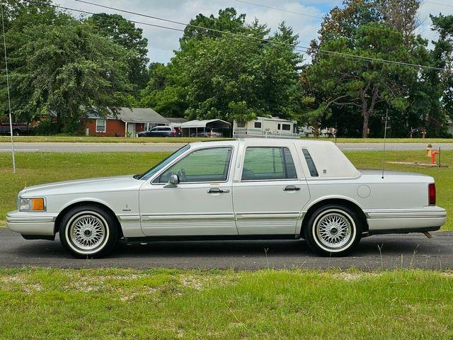 1994 Lincoln Town Car (CC-1753568) for sale in Hope Mills, North Carolina