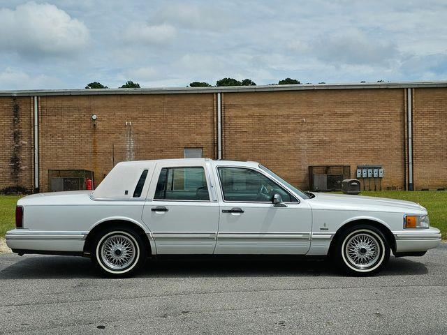 1994 Lincoln Town Car (CC-1753568) for sale in Hope Mills, North Carolina