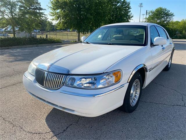 2001 Lincoln Town Car (CC-1766732) for sale in Arlington Heights, Illinois