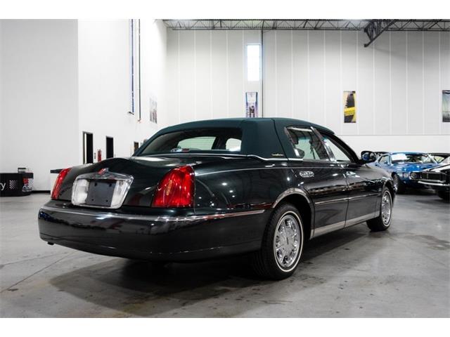 2002 Lincoln Town Car (CC-1774139) for sale in Kentwood, Michigan
