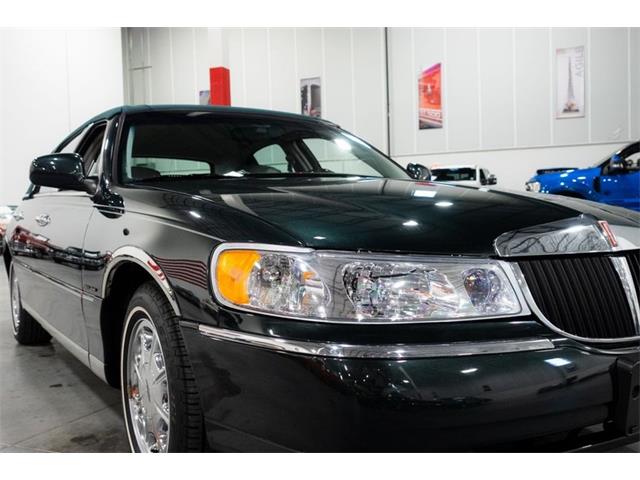 2002 Lincoln Town Car (CC-1774139) for sale in Kentwood, Michigan