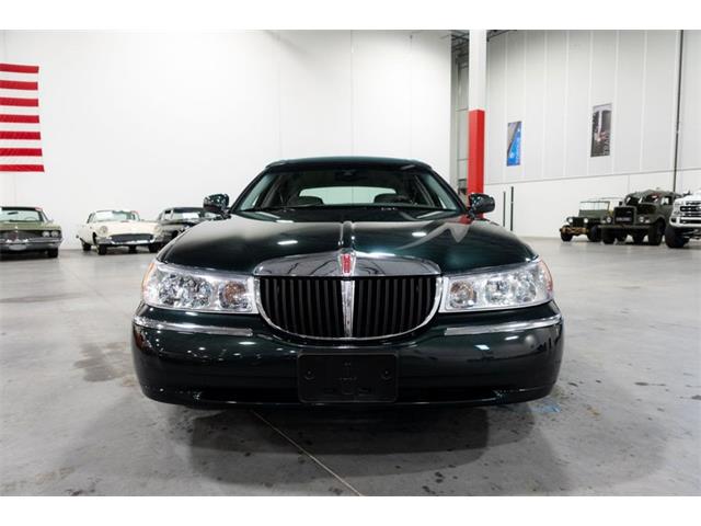 2002 Lincoln Town Car (CC-1774139) for sale in Kentwood, Michigan