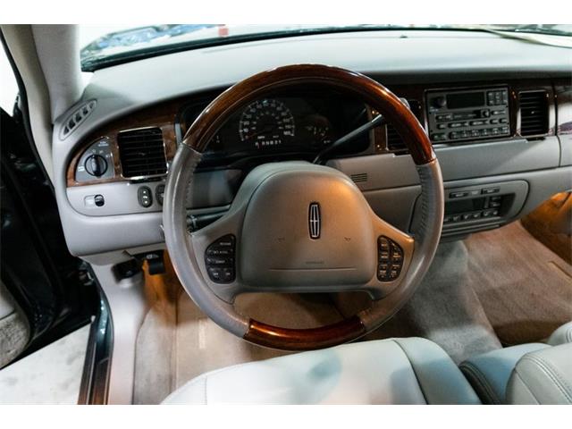 2002 Lincoln Town Car (CC-1774139) for sale in Kentwood, Michigan