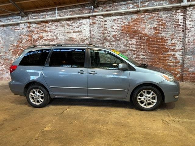 2004 Toyota Sienna (CC-1784906) for sale in Reading, Pennsylvania