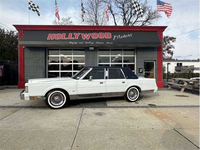 1986 Lincoln Town Car (CC-1794958) for sale in West Babylon, New York