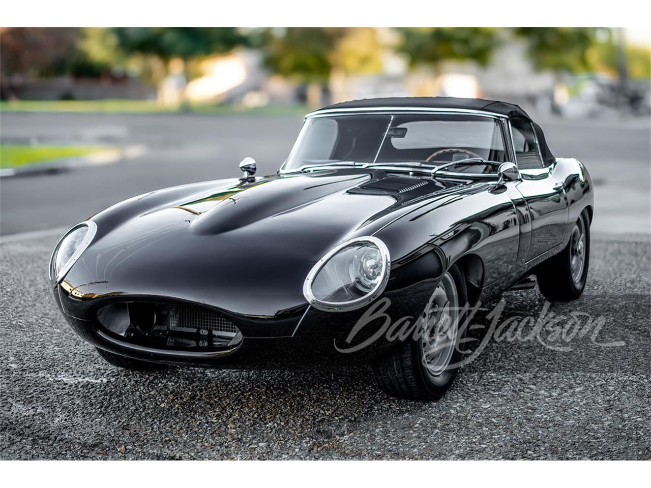 For Sale at Auction: 1966 Jaguar XKE in Scottsdale, Arizona for sale in Scottsdale, AZ