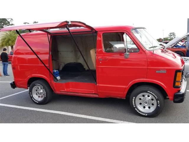 Vandalf Is For Sale – A 1970s Dodge Tradesman Custom V8 Van