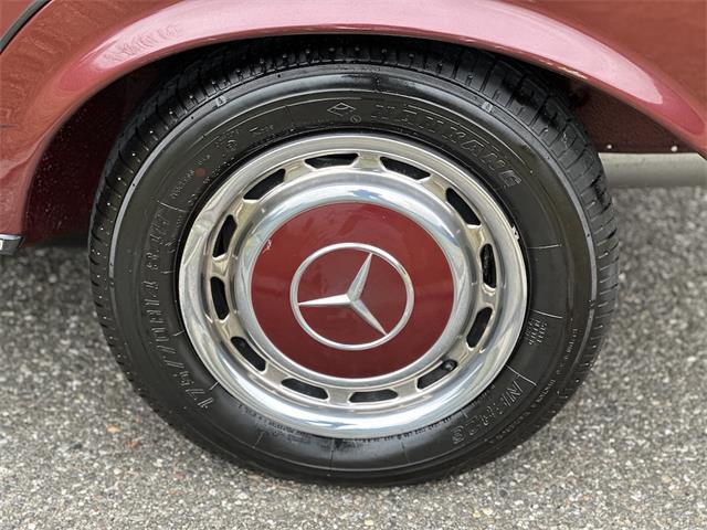 1984 Mercedes-Benz 230E (CC-1812147) for sale in Southampton, New York