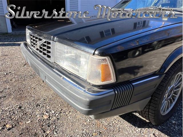 1989 Volvo 780 (CC-1815302) for sale in North Andover, Massachusetts
