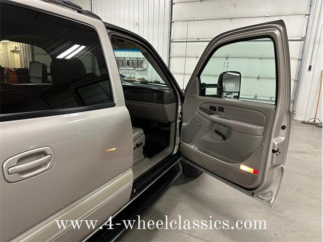 2005 Chevrolet Suburban (CC-1817667) for sale in Holland , Michigan