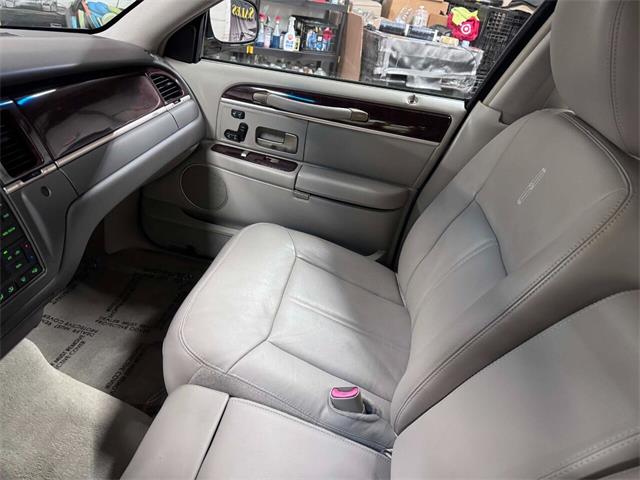 2011 Lincoln Town Car (CC-1824450) for sale in Edison, New Jersey