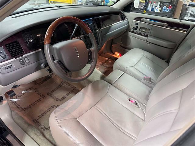 2011 Lincoln Town Car (CC-1824450) for sale in Edison, New Jersey