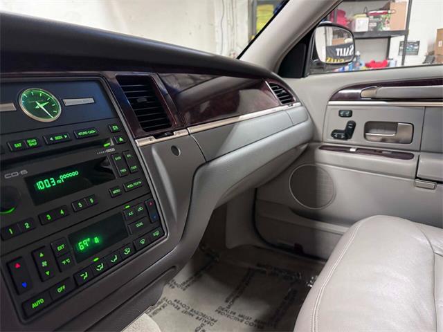 2011 Lincoln Town Car (CC-1824450) for sale in Edison, New Jersey