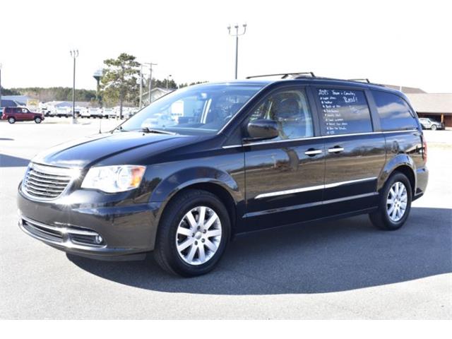 2015 Chrysler Town & Country (CC-1827198) for sale in Cadillac, Michigan