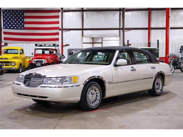 2001 Lincoln Town Car (CC-1835314) for sale in Kentwood, Michigan