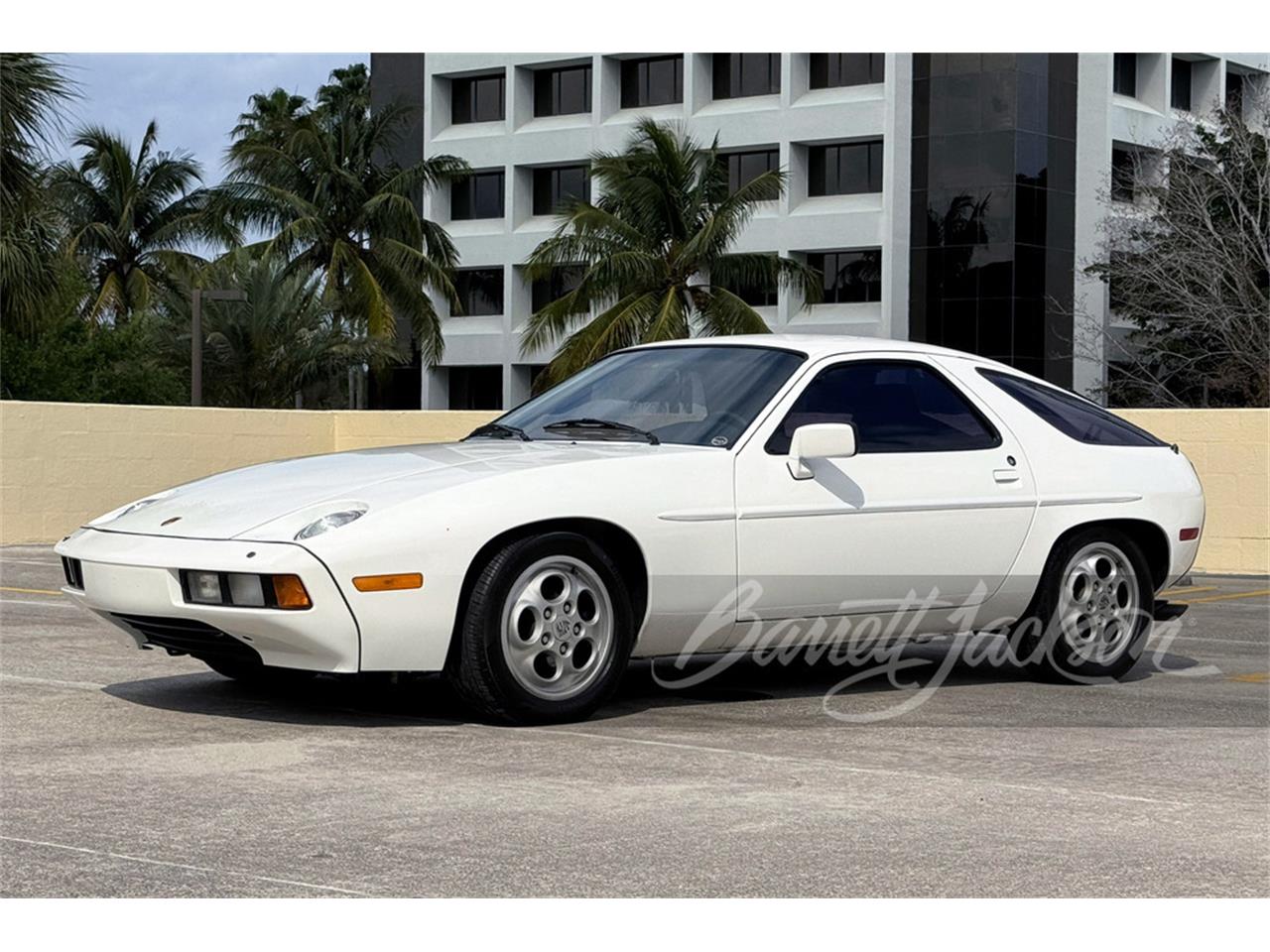 EURO 88、92、96、00、04、08、12、16、20 大会総集編 45326573-1982-porsche-928-std.jpg