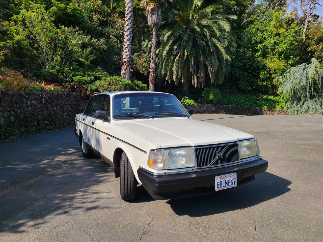 1992 Volvo 240 in San Rafael, California