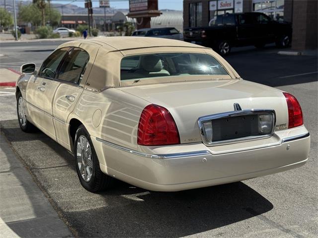 03 Lincoln Town Car For Salenull