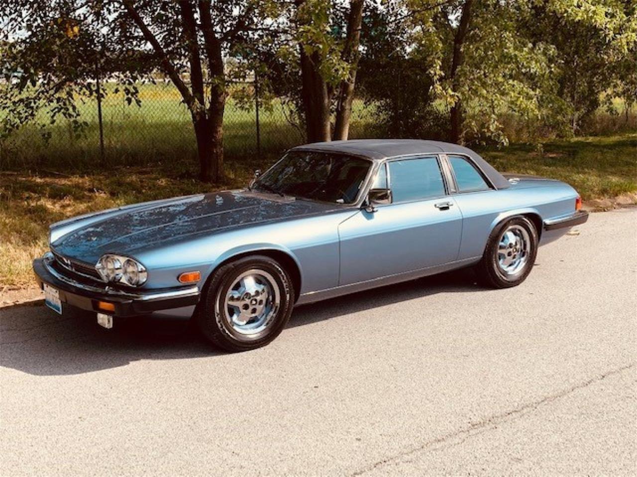 1988 Jaguar XJ in Lake Hiawatha, New Jersey