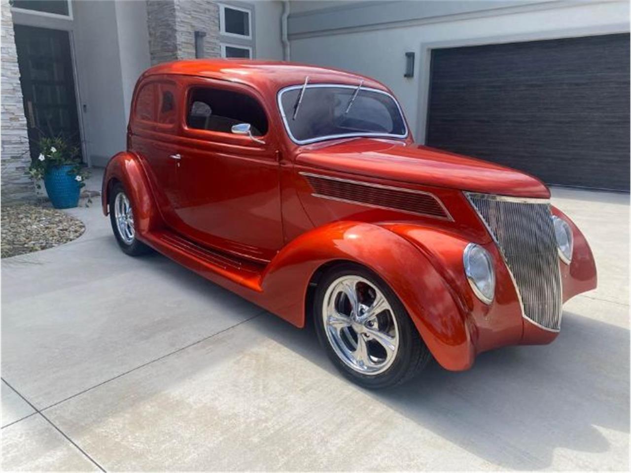 46989317-1936-ford-sedan-