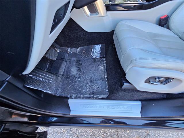 2017 Land Rover Range Rover (CC-1862783) for sale in Woodland Hills, California