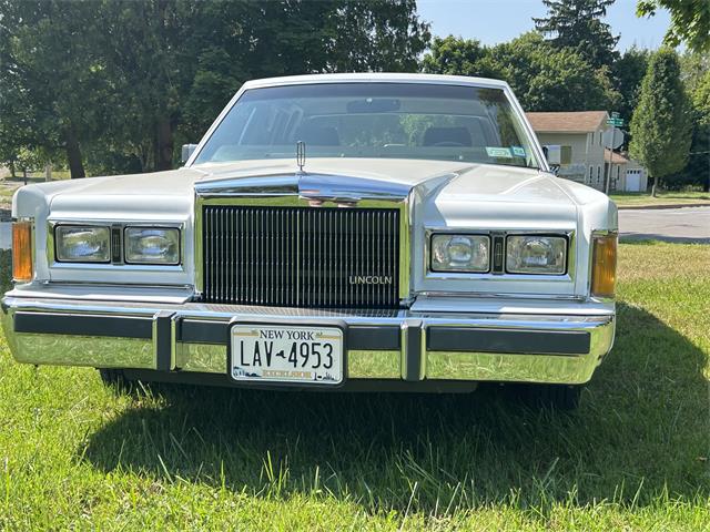 1989 Lincoln Town Car (CC-1869946) for sale in Jamestown , New York