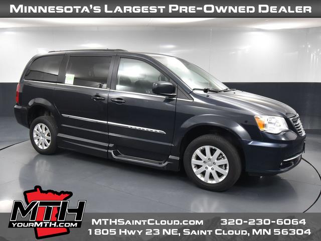 2014 Chrysler Town & Country (CC-1875853) for sale in Saint Cloud, Minnesota