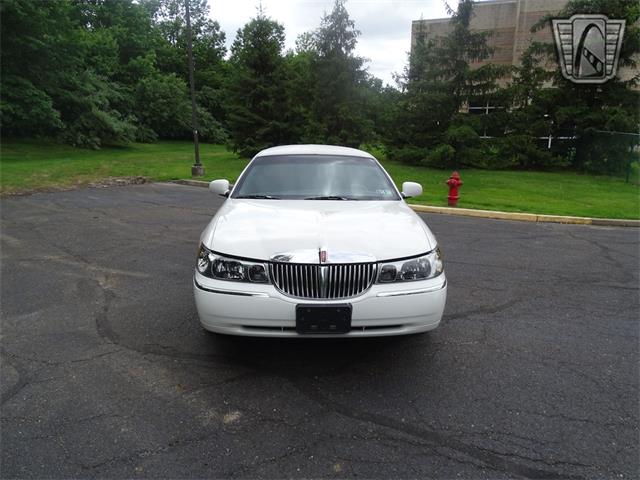2001 Lincoln Town Car (CC-1876375) for sale in O'Fallon, Illinois
