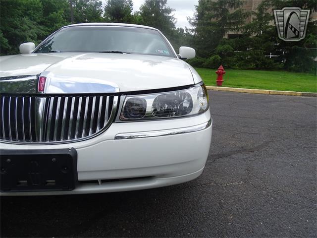 2001 Lincoln Town Car (CC-1876375) for sale in O'Fallon, Illinois