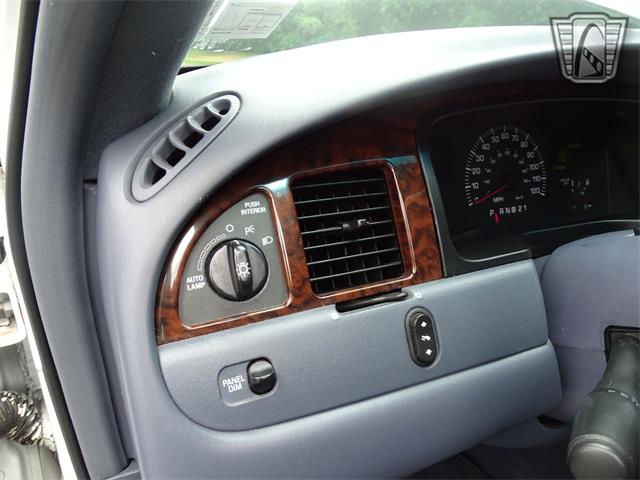 2001 Lincoln Town Car (CC-1876375) for sale in O'Fallon, Illinois