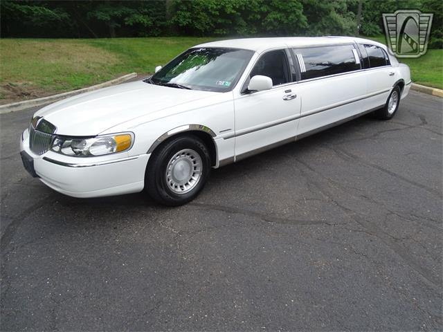 2001 Lincoln Town Car (CC-1876375) for sale in O'Fallon, Illinois