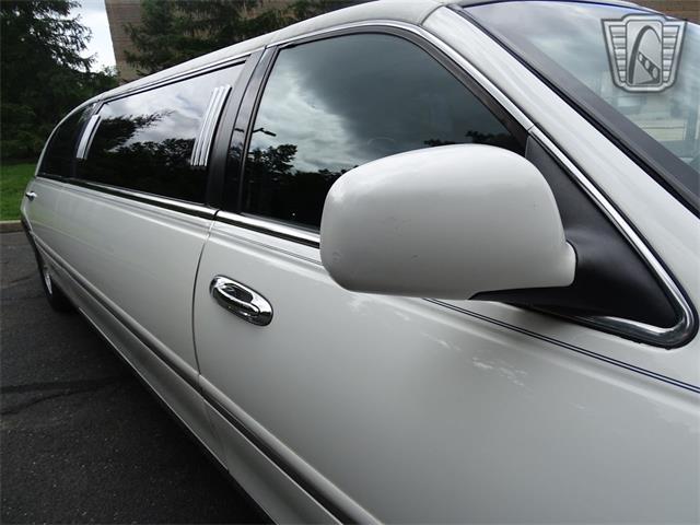 2001 Lincoln Town Car (CC-1876375) for sale in O'Fallon, Illinois