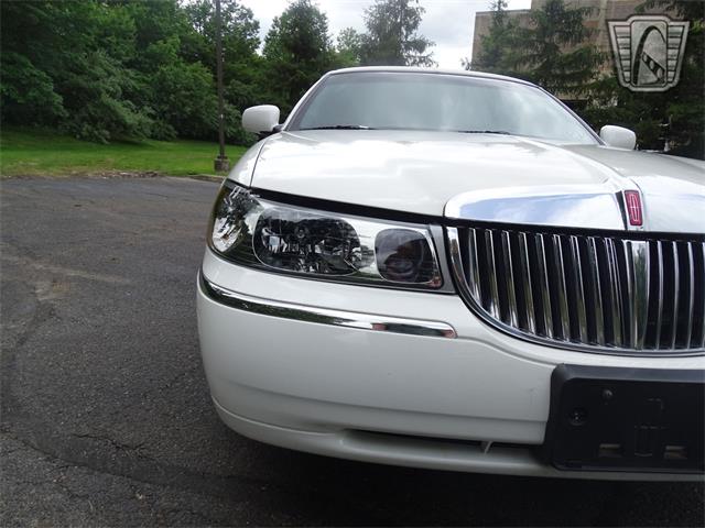 2001 Lincoln Town Car (CC-1876375) for sale in O'Fallon, Illinois