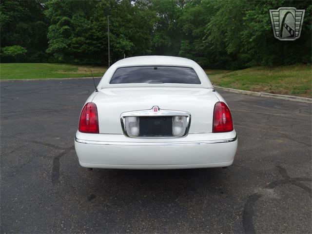2001 Lincoln Town Car (CC-1876375) for sale in O'Fallon, Illinois