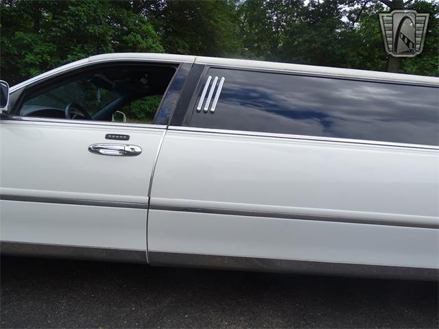 2001 Lincoln Town Car (CC-1876375) for sale in O'Fallon, Illinois