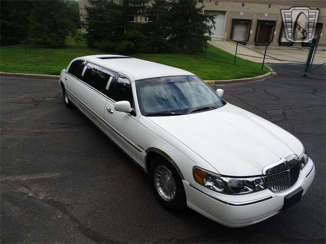 2001 Lincoln Town Car (CC-1876375) for sale in O'Fallon, Illinois