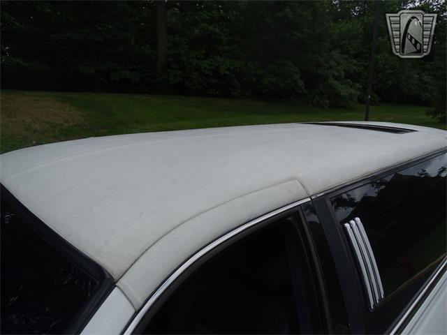 2001 Lincoln Town Car (CC-1876375) for sale in O'Fallon, Illinois