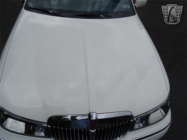 2001 Lincoln Town Car (CC-1876375) for sale in O'Fallon, Illinois