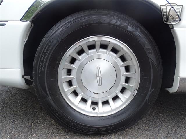 2001 Lincoln Town Car (CC-1876375) for sale in O'Fallon, Illinois