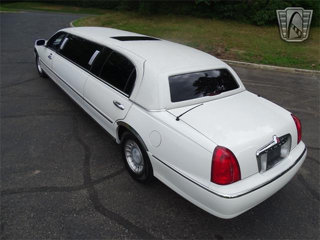 2001 Lincoln Town Car (CC-1876375) for sale in O'Fallon, Illinois