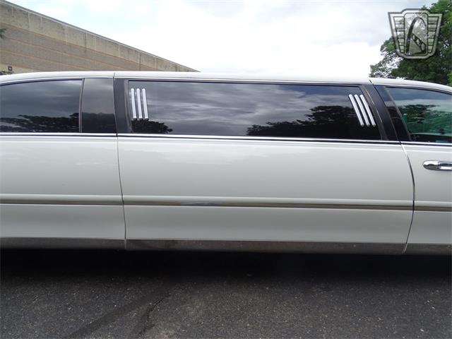 2001 Lincoln Town Car (CC-1876375) for sale in O'Fallon, Illinois