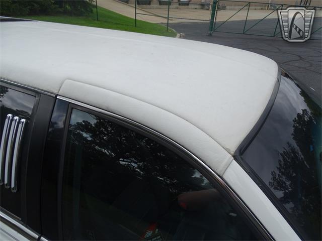 2001 Lincoln Town Car (CC-1876375) for sale in O'Fallon, Illinois