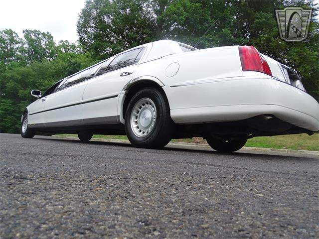2001 Lincoln Town Car (CC-1876375) for sale in O'Fallon, Illinois