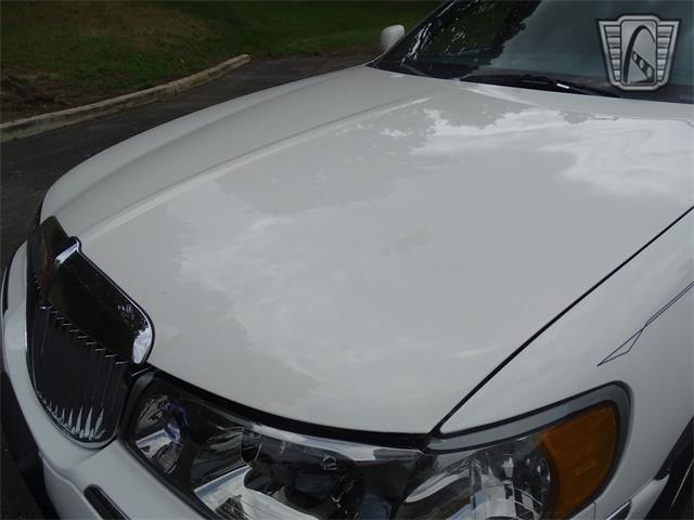 2001 Lincoln Town Car (CC-1876375) for sale in O'Fallon, Illinois